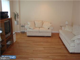 119 Rennard Place Philadelphia, PA 19116 - Photo 6 of 11 Living Room