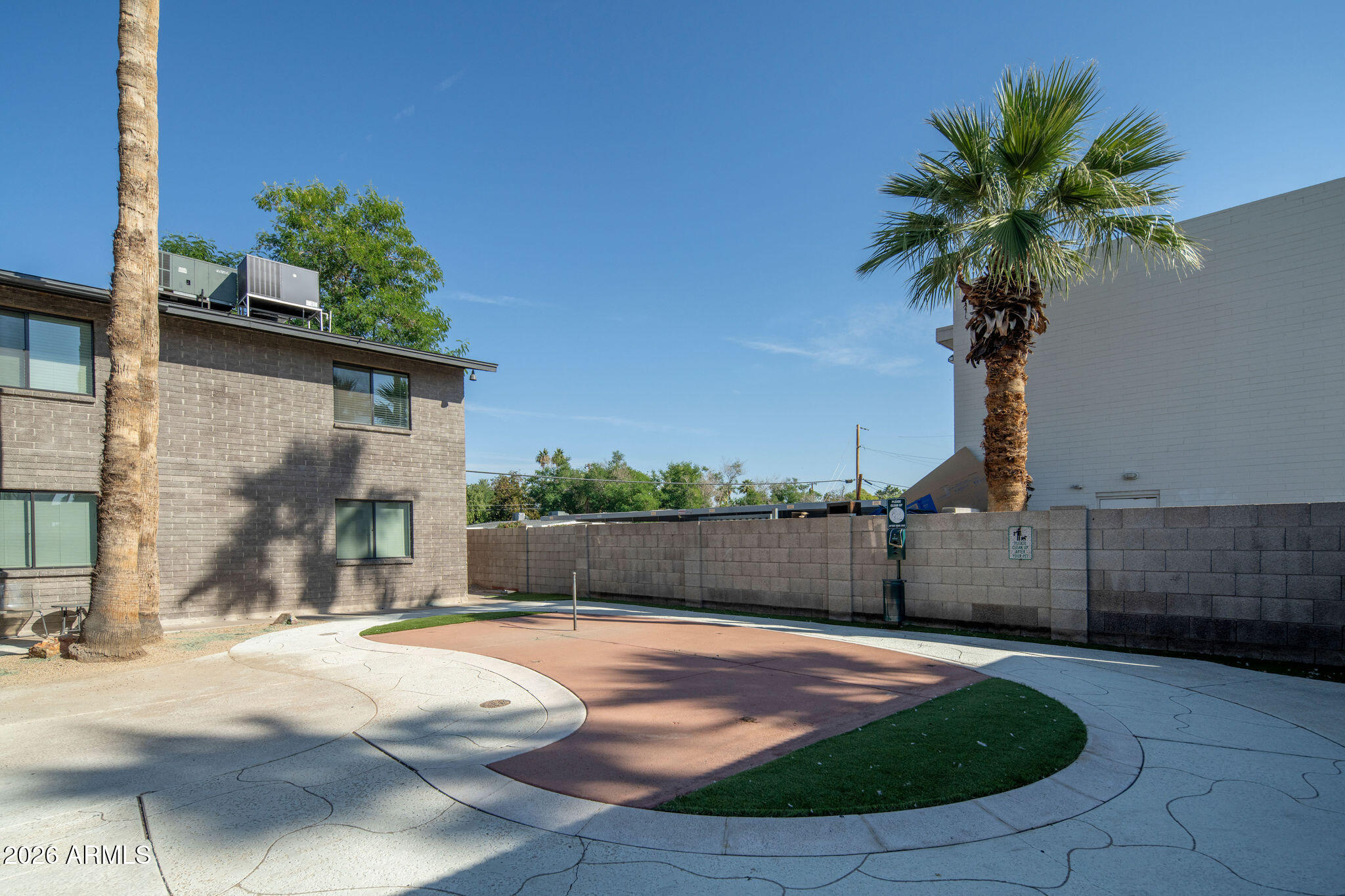 4119 North 11th Avenue Phoenix, AZ 85013 - Photo 8 of 28 a view of a backyard of a house