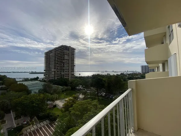 $2,500 | 11111 Biscayne Boulevard, Unit 8F, Miami, FL 33181