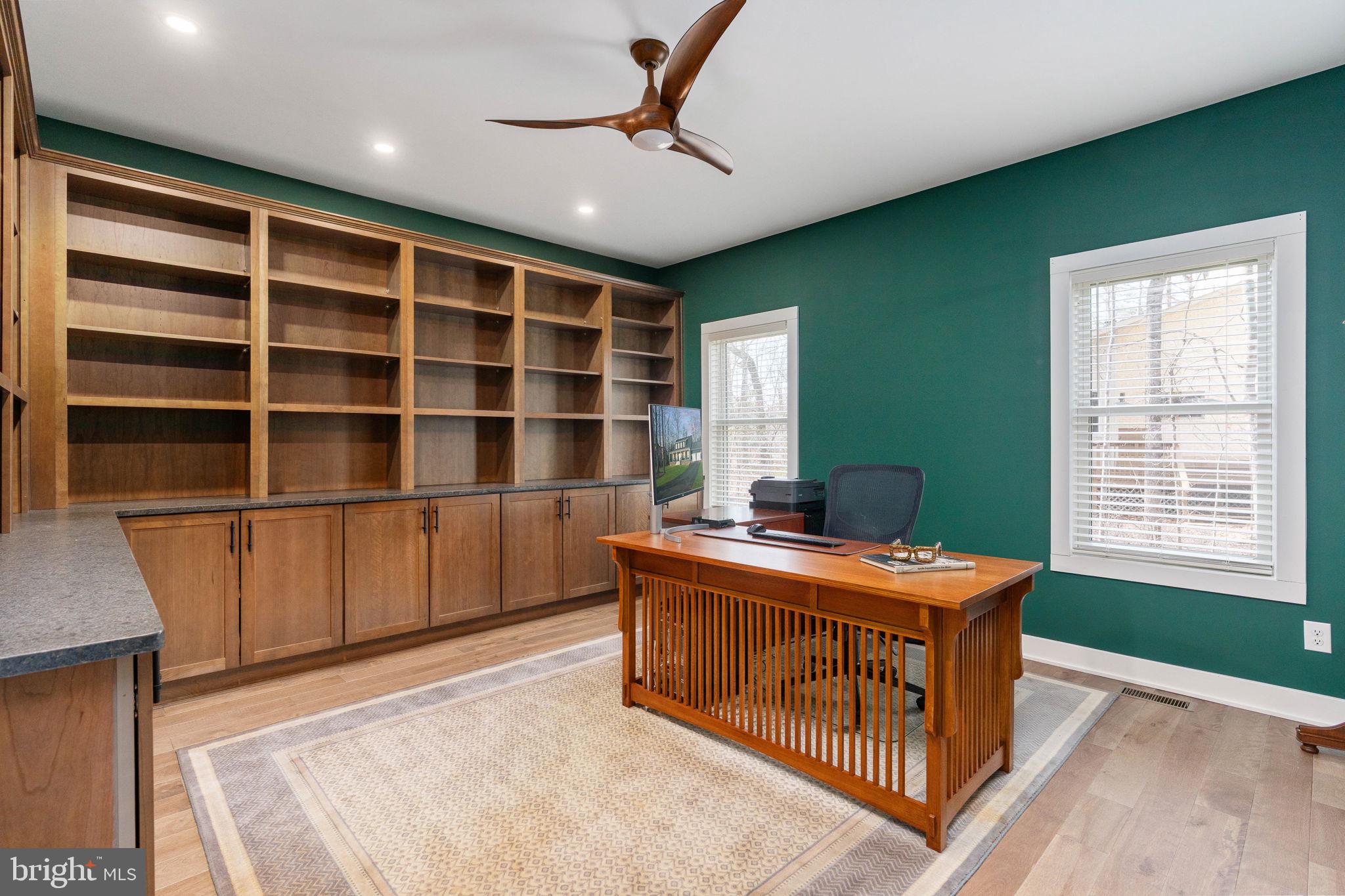 261 Washington Street Locust Grove, VA 22508 - Photo 32 of 90 Amazing office with leather granite!