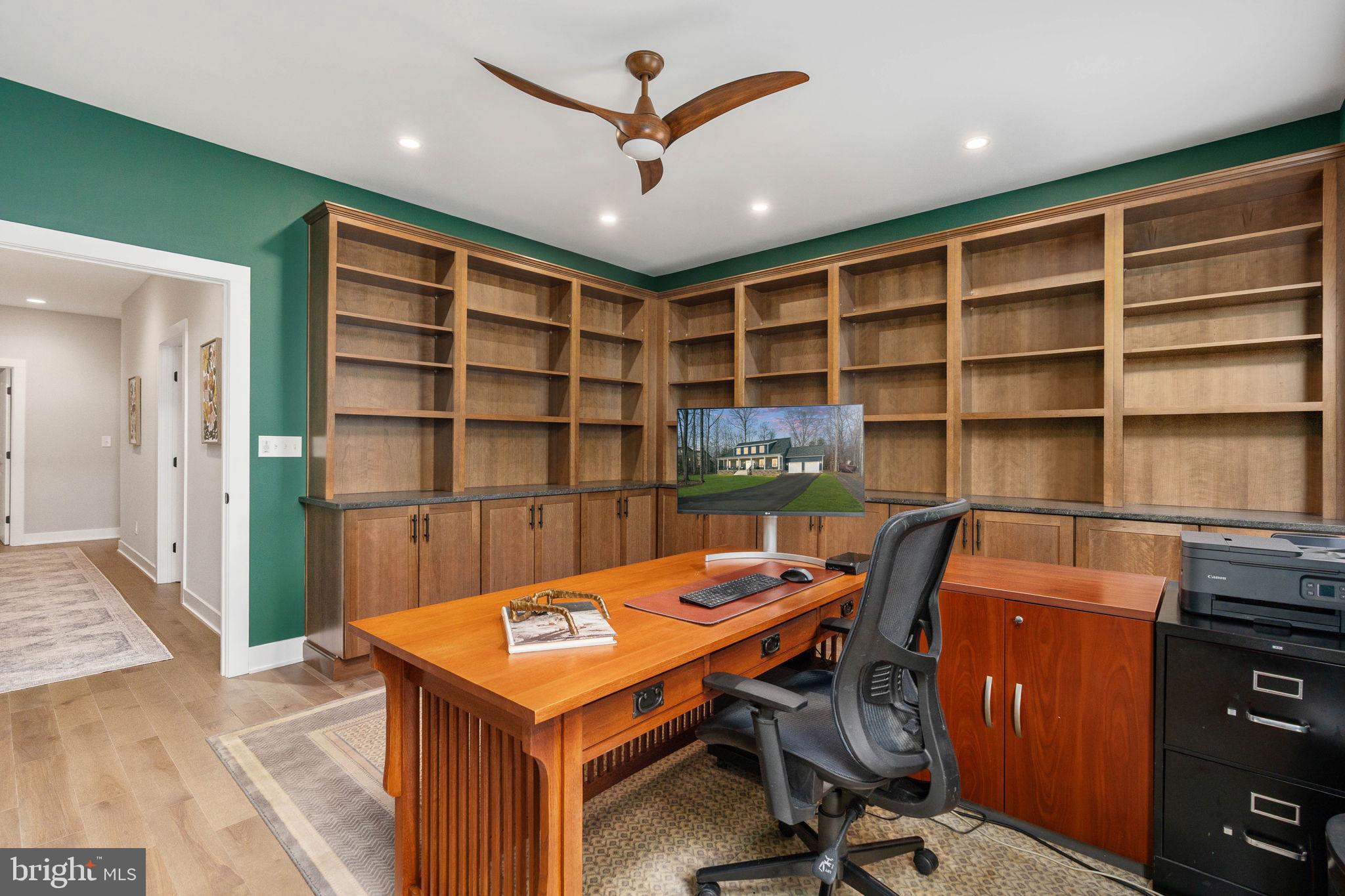 261 Washington Street Locust Grove, VA 22508 - Photo 33 of 90 Your library awaits!