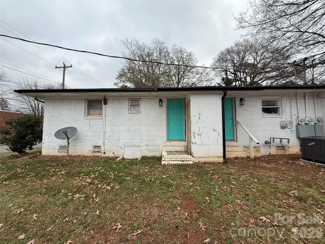 a house view with a backyard space