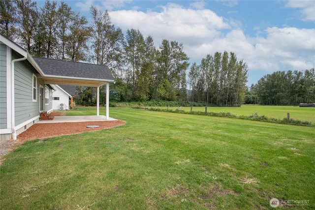 a view of a house with a backyard