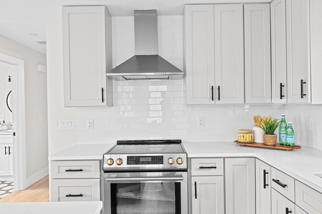 19 Ford Place, Unit 1 Scituate, MA 02066 - Photo 6 of 35 a kitchen with a stove and cabinets