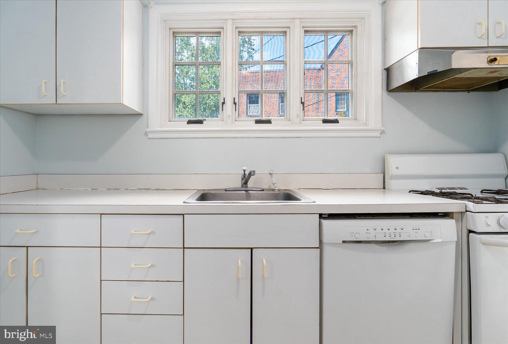 1205 Roundhill Road Baltimore, MD 21218 - Photo 14 of 40