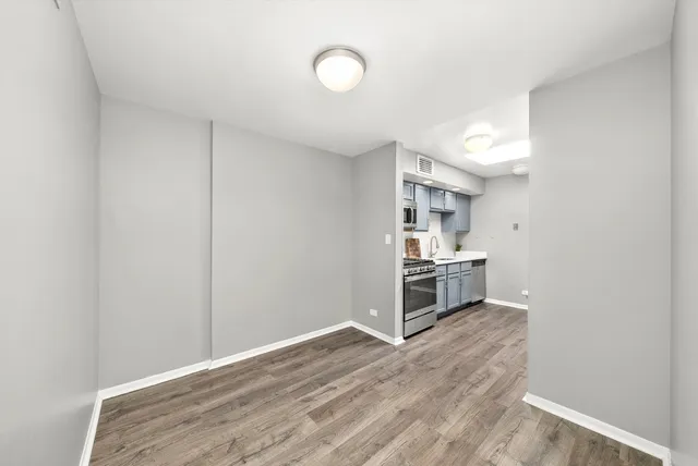 $2,600 | 333 South East Avenue, Unit 405, Oak Park, IL 60302