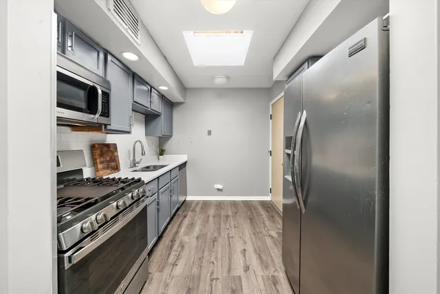 $2,600 | 333 South East Avenue, Unit 405, Oak Park, IL 60302