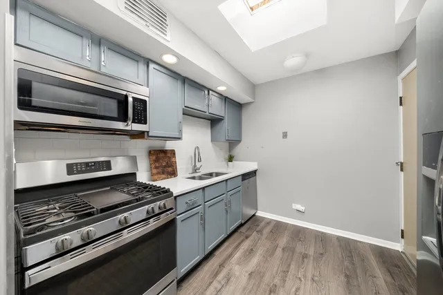 $2,600 | 333 South East Avenue, Unit 405, Oak Park, IL 60302