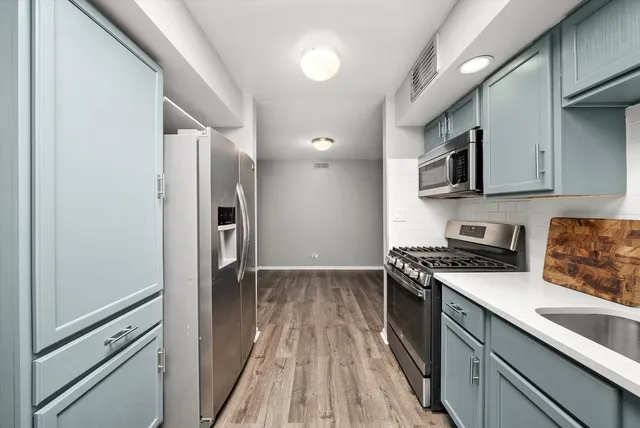 $2,600 | 333 South East Avenue, Unit 405, Oak Park, IL 60302