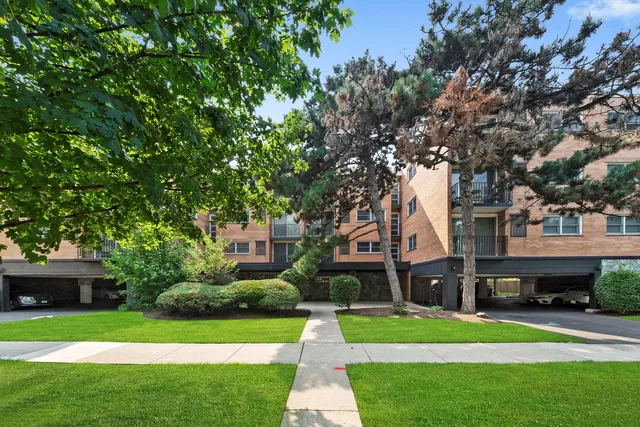 $2,600 | 333 South East Avenue, Unit 405, Oak Park, IL 60302