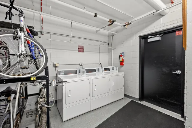 $2,600 | 333 South East Avenue, Unit 405, Oak Park, IL 60302