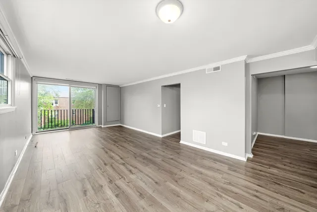 $2,600 | 333 South East Avenue, Unit 405, Oak Park, IL 60302