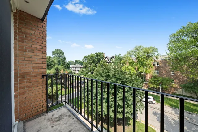 $2,600 | 333 South East Avenue, Unit 405, Oak Park, IL 60302