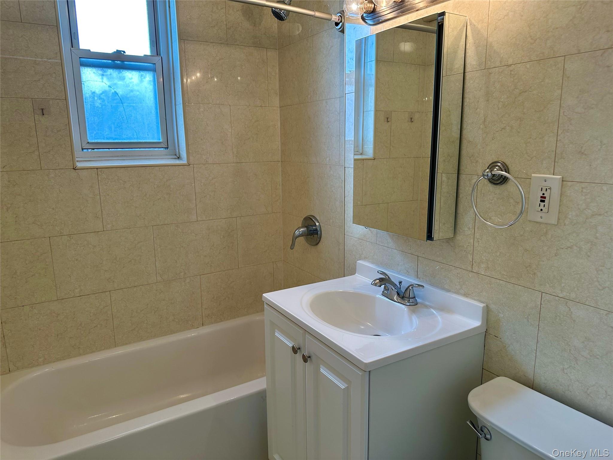 36 Barstow Road, Unit 2D Great Neck, NY 11021 - Photo 1 of 8