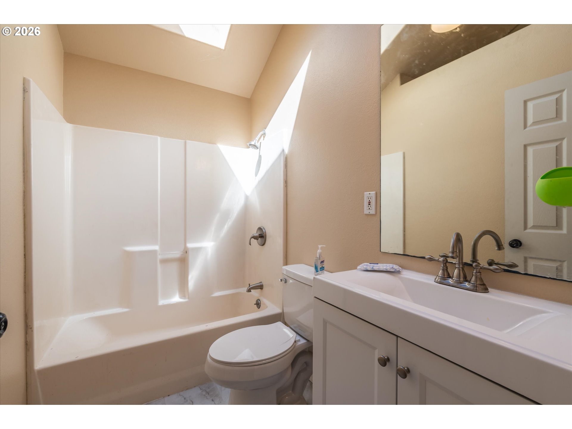 93845 Upper Loop Lane Coos Bay, OR 97420 - Photo 17 of 48 Bathroom