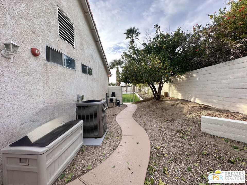 9939 Vía Real Desert Hot Springs, CA 92240 - Photo 31 of 35