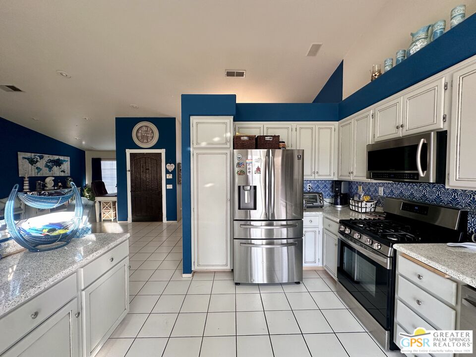 9939 Vía Real Desert Hot Springs, CA 92240 - Photo 4 of 35