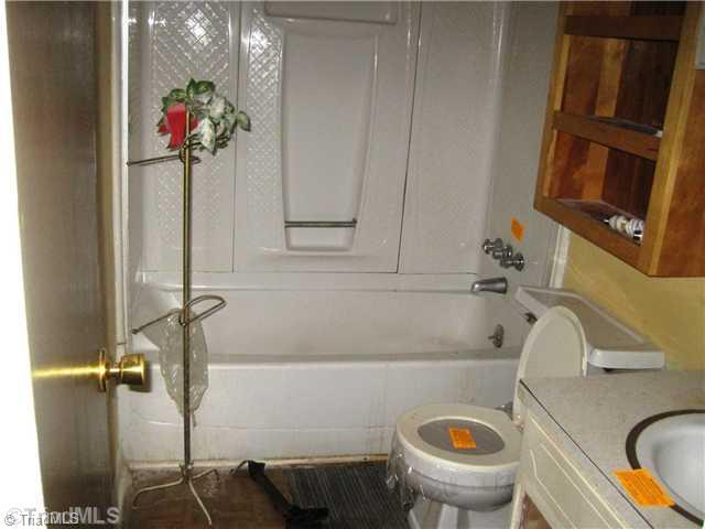 516 Conley Road Morganton, NC 28655 - Photo 5 of 9 Bath.