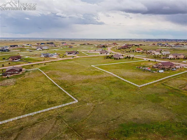 a view of a tennis court