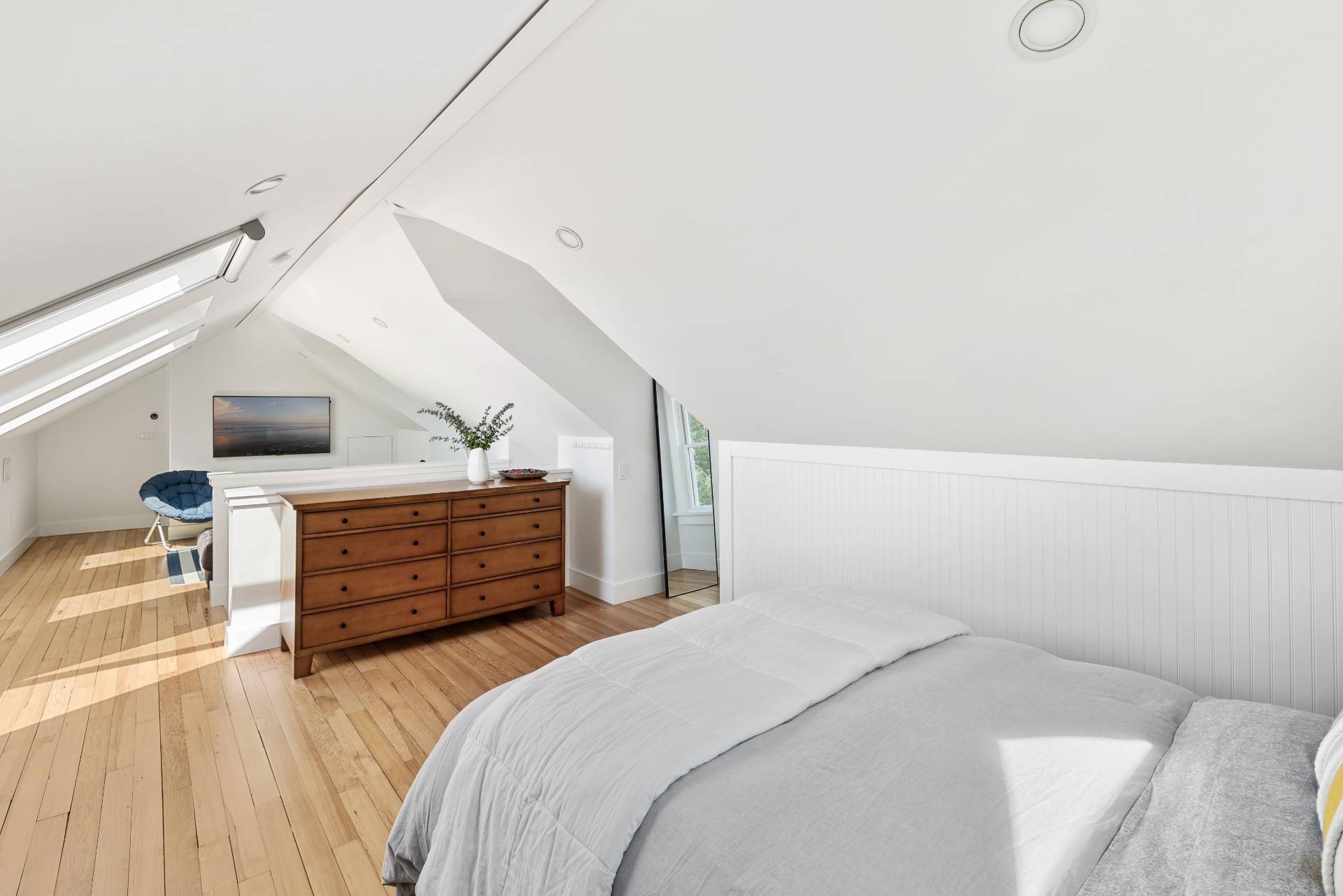 48 Bay Inlet Road East Hampton, NY 11937 - Photo 28 of 46 a bedroom with a bed and cabinets