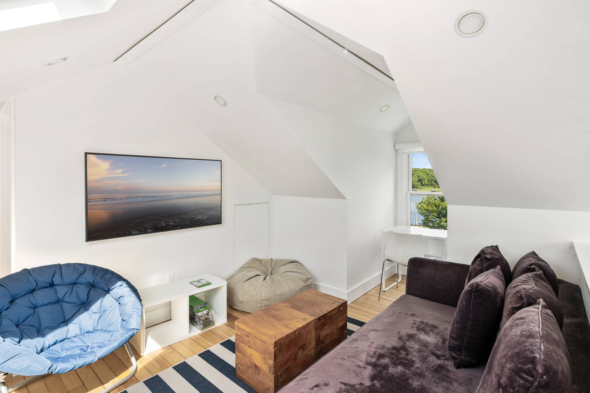 48 Bay Inlet Road East Hampton, NY 11937 - Photo 29 of 46 a living room with furniture and a flat screen tv