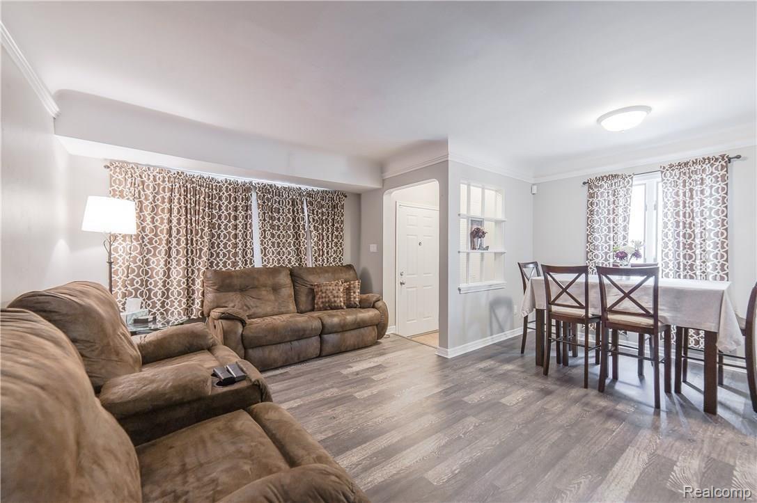 106 Normandy Road Royal Oak, MI 48073 - Photo 3 of 25 106 Normandy-19.jpg