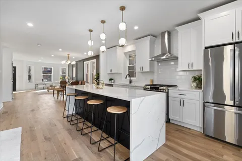 $949,500 | 858 North Richmond Street, Chicago, IL 60622