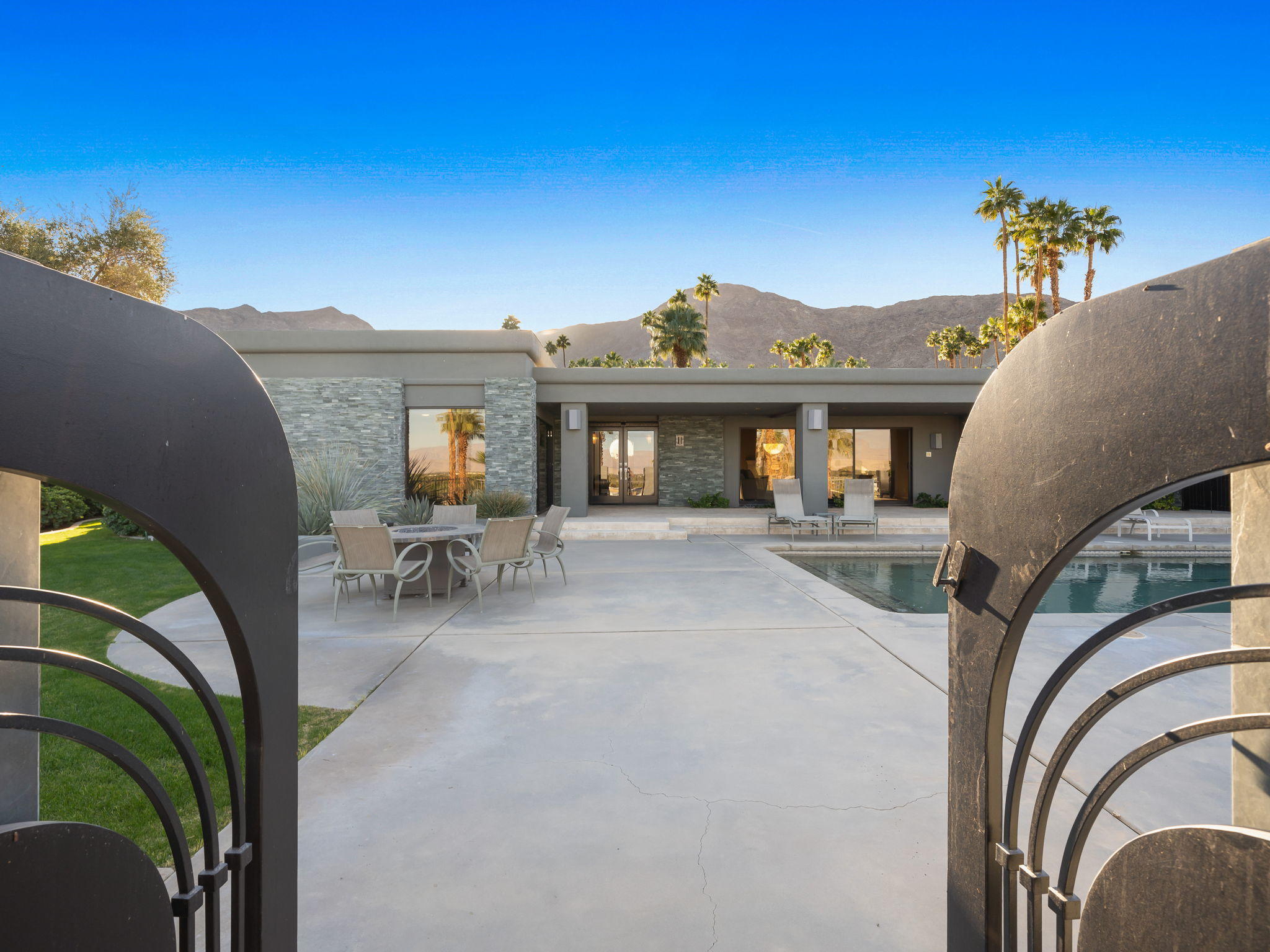 70291 Pecos Road Rancho Mirage, CA 92270 - Photo 8 of 65 Street Entry