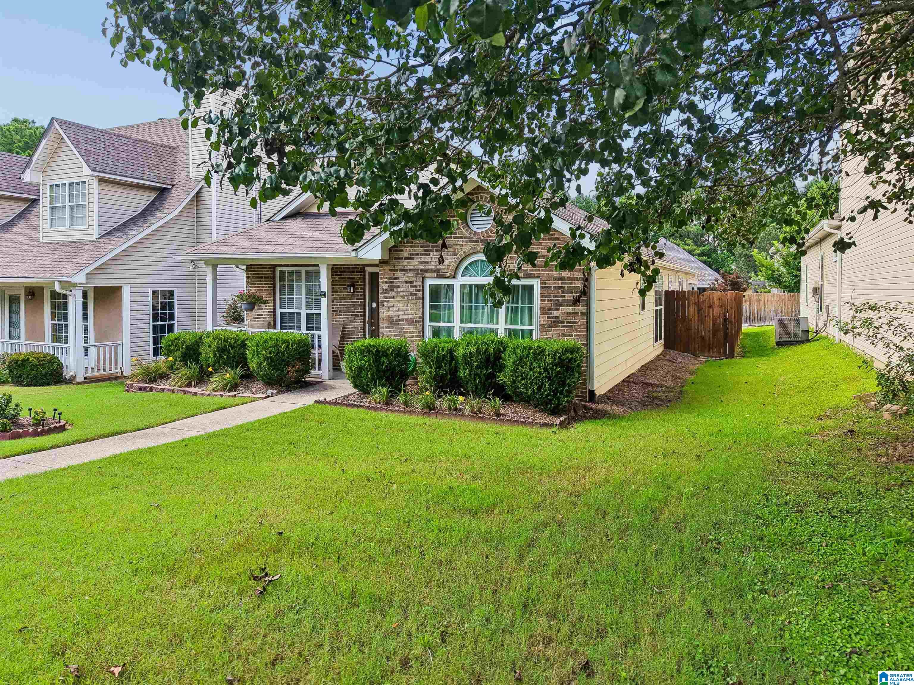 144 Warwick Circle Alabaster, AL 35007 - Photo 3 of 37