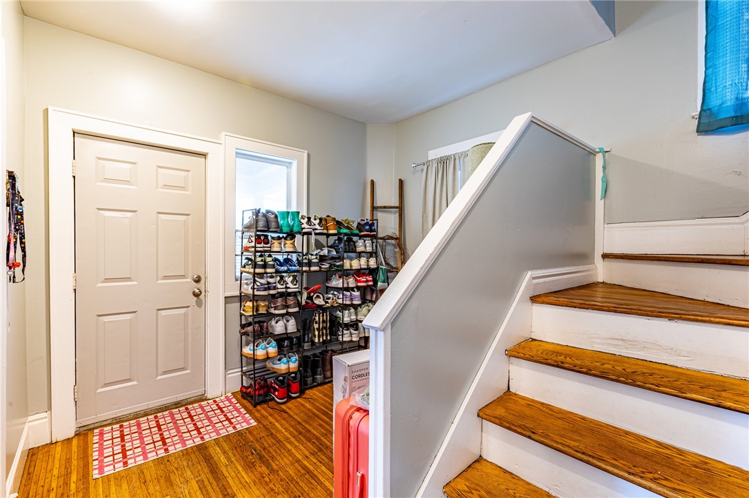 159 Henrietta Street Rochester, NY 14620 - Photo 4 of 36