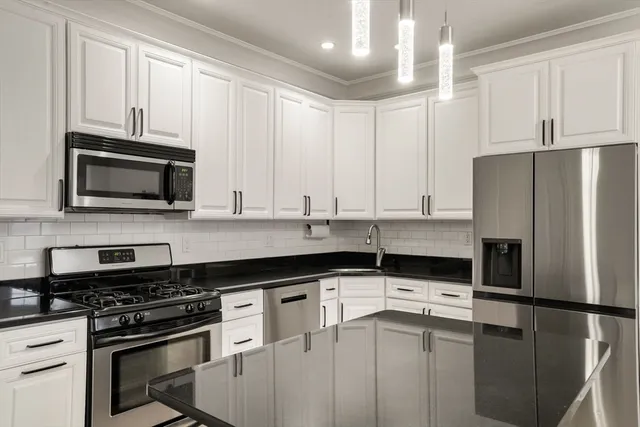 $3,500 | 703 East 4th Street, Unit 2, Boston, MA 02127