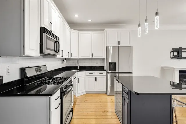 $3,500 | 703 East 4th Street, Unit 2, Boston, MA 02127