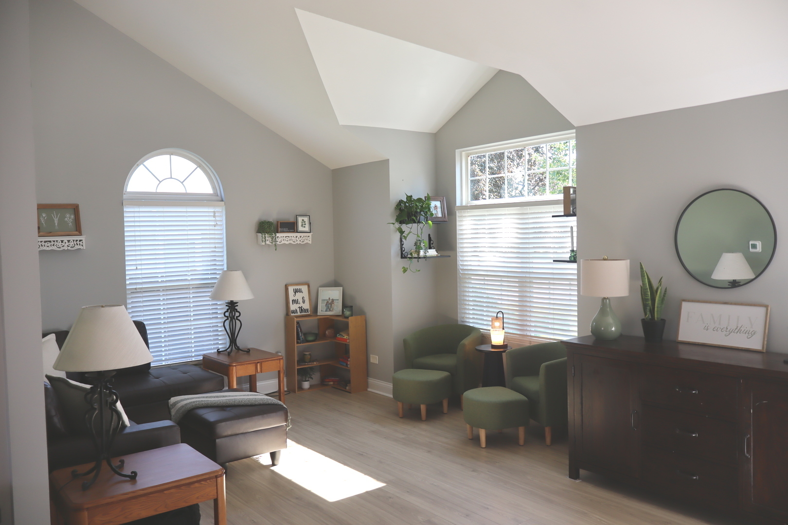 24930 Cashel Bay Road Manhattan, IL 60442 - Photo 4 of 24 a living room with furniture and a window