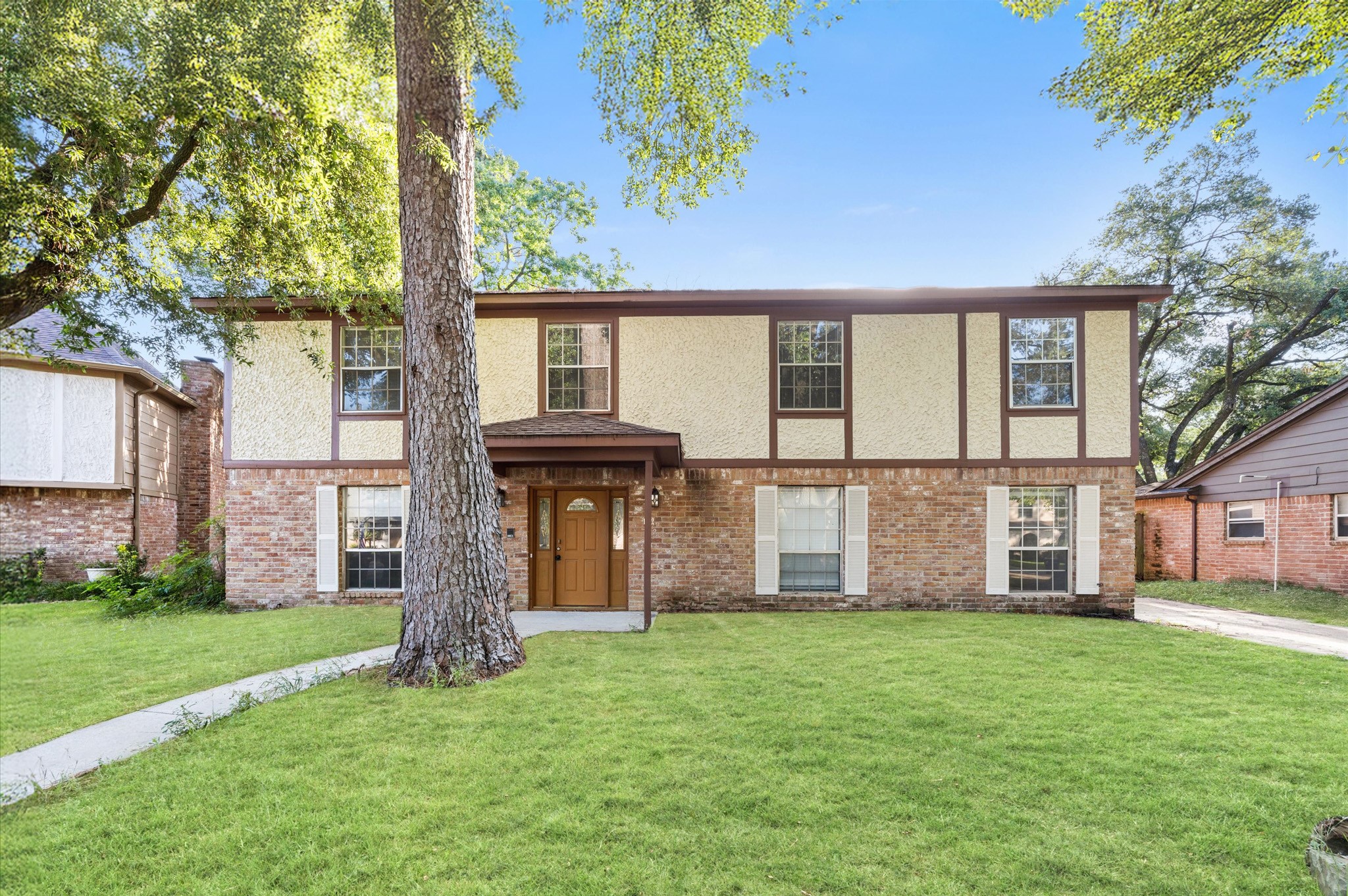 a view of house with backyard