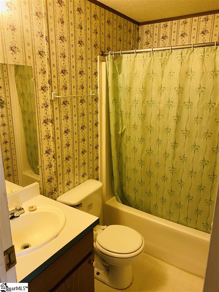 6130 Greenpond Road Gray Court, SC 29645 - Photo 6 of 23