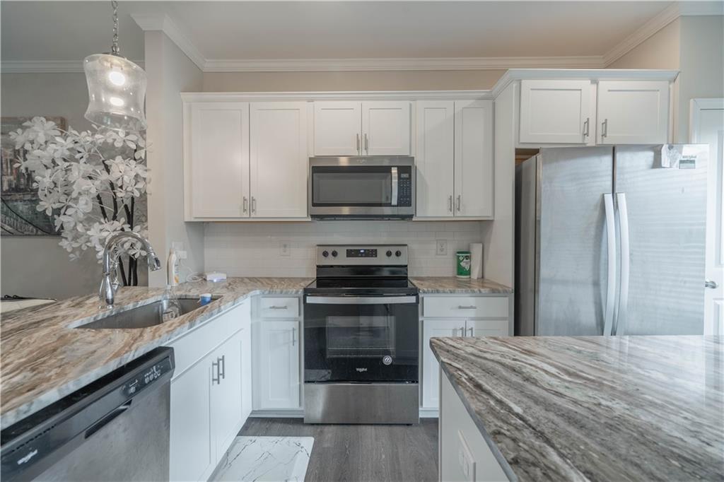 3110 Quantum Lane, Unit 53 Atlanta, GA 30341 - Photo 11 of 38 a kitchen with a sink stove and refrigerator