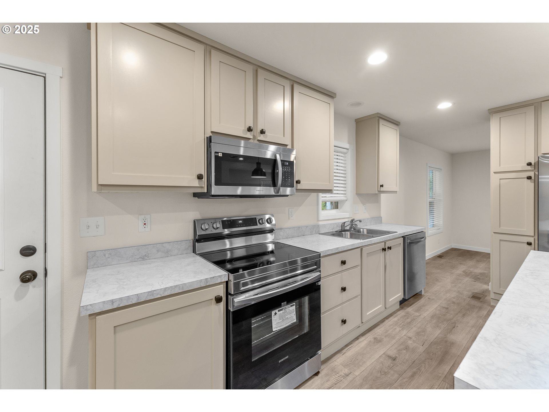 112 Twin Oaks Loop Winston, OR 97496 - Photo 10 of 35 a kitchen with stainless steel appliances a sink stove and microwave
