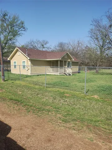$195,000 | 609 Barton Street, Calvert, TX 77837
