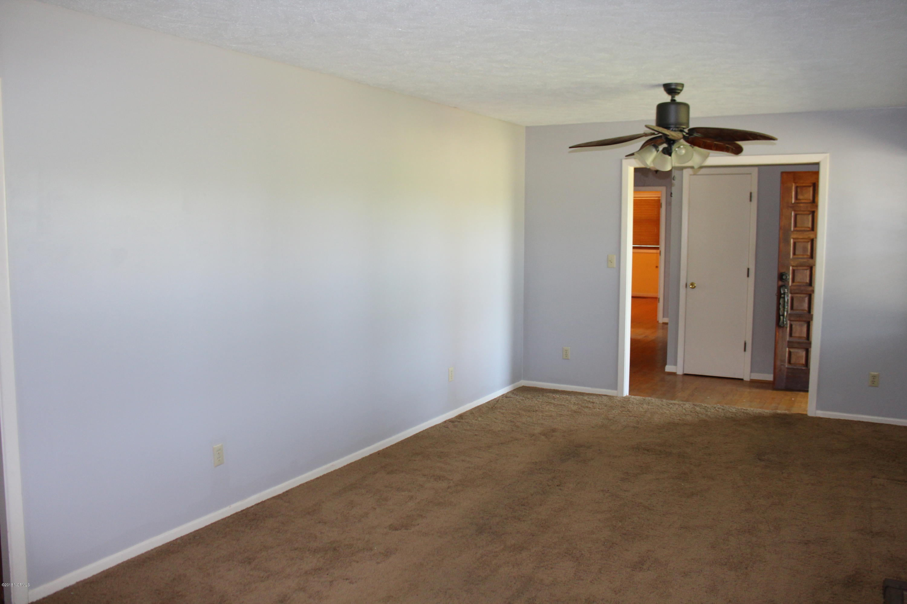 865 Tedder Road Ivanhoe, NC 28447 - Photo 11 of 32 Living Room