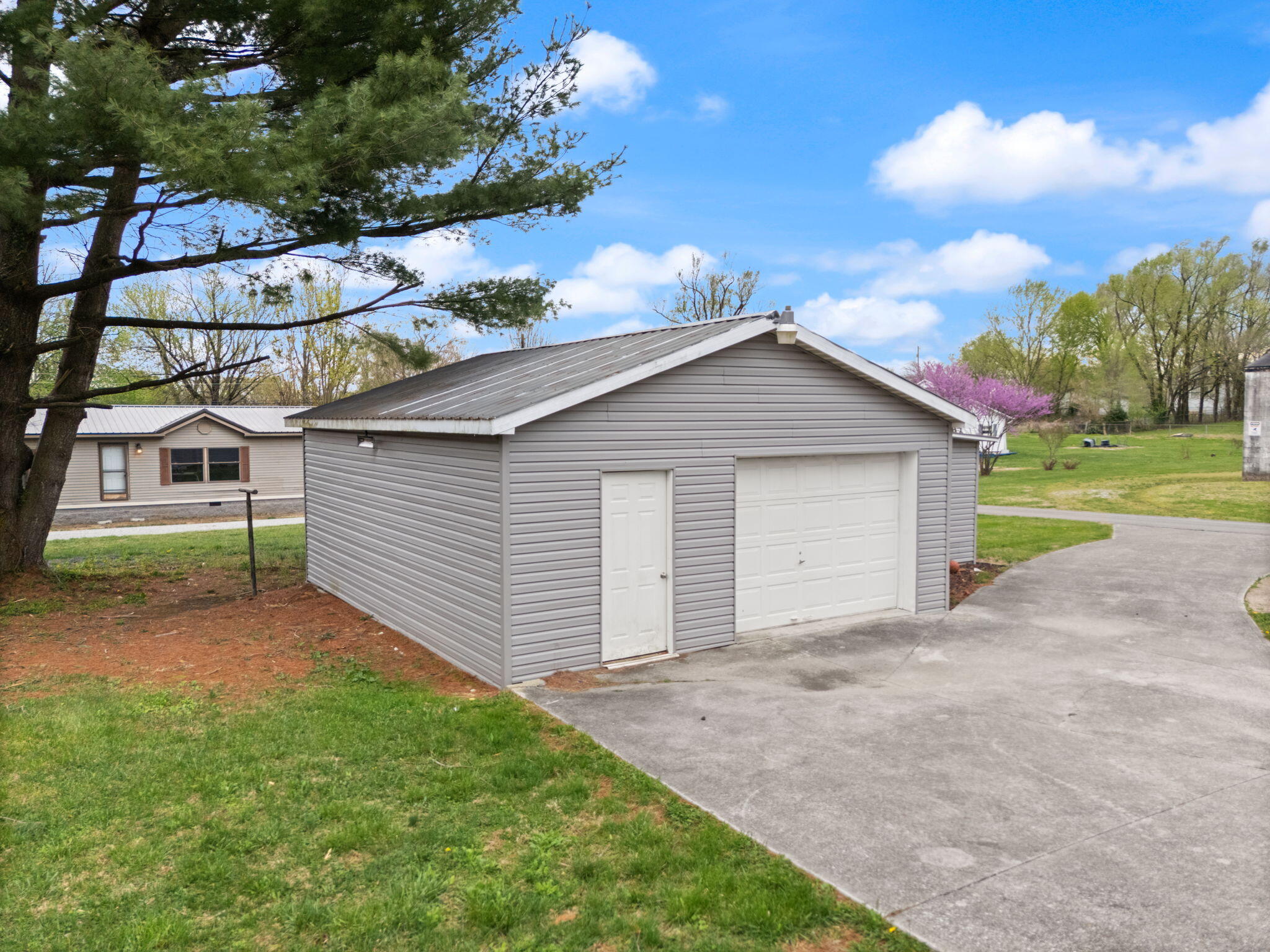 289 Bodie Road Somerset, KY 42503 - Photo 11 of 62 49-web-or-mls-DJI_20250402170835_0228_D