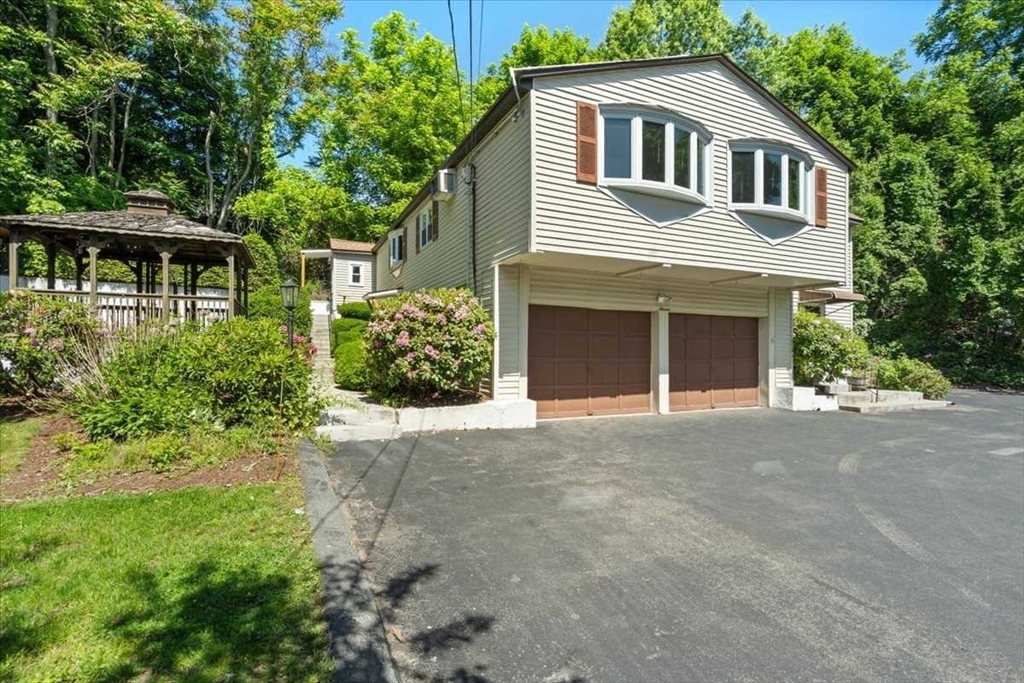 11 Pocono Road Worcester, MA 01605 - Photo 2 of 32