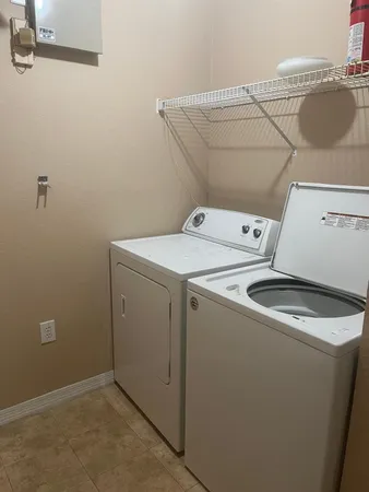 $1,525 | 5475 Vineland Road, Unit 8212, Orlando, FL 32811