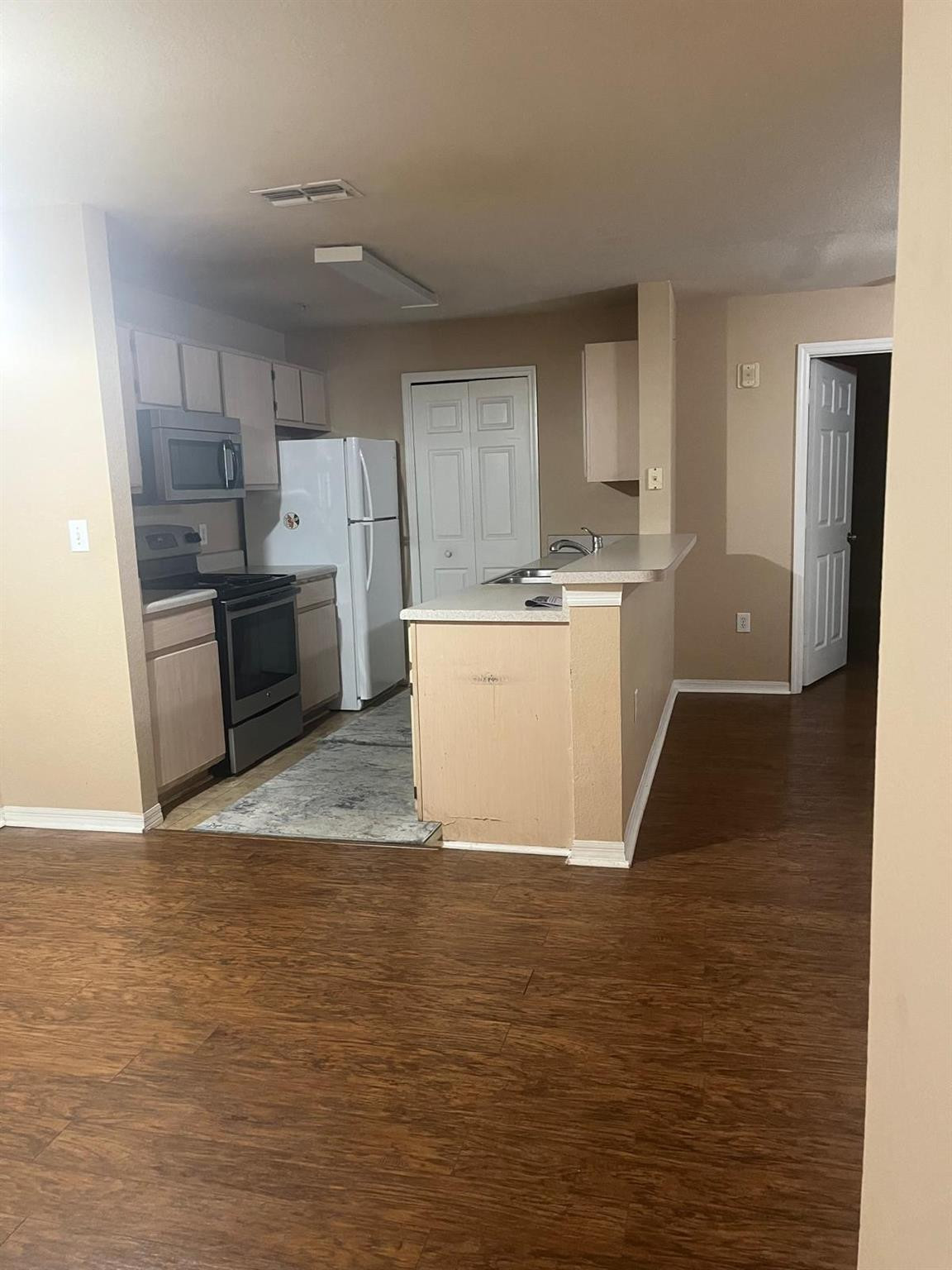 5475 Vineland Road, Unit 8212 Orlando, FL 32811 - Photo 4 of 12 Photo 4