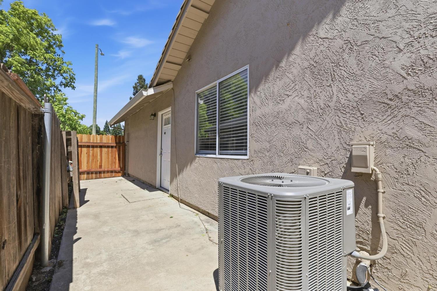 620 Teesdale Road Yuba City, CA 95991 - Photo 46 of 48 West Side Yard and New Gate