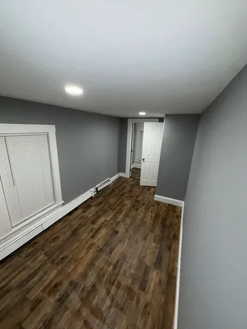 en empty room with wooden floor