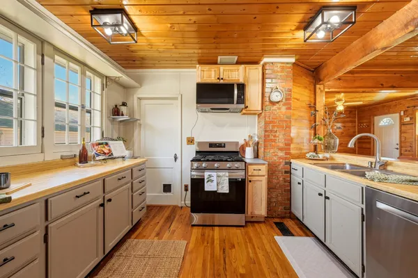 $469,000 | 221 West 3rd Avenue, Dayton, WY 82836