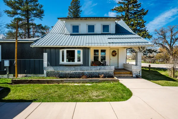 $469,000 | 221 West 3rd Avenue, Dayton, WY 82836