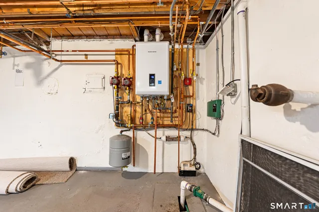 $579,000 | 220 Griswold Drive, West Hartford, CT 06119