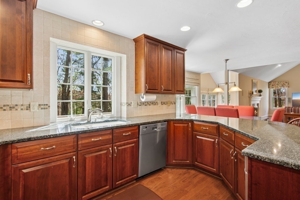 5 MacGregor Way Acton, MA 01720 - Photo 5 of 42