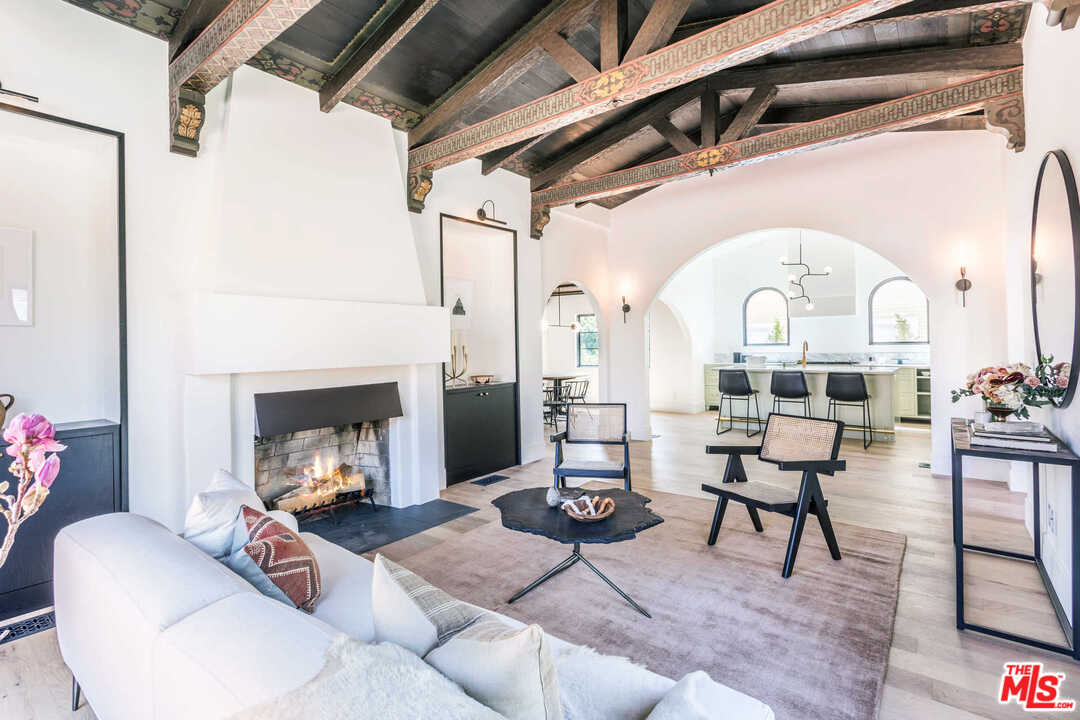 5308 Hillcrest Drive Los Angeles, CA 90043 - Photo 15 of 35